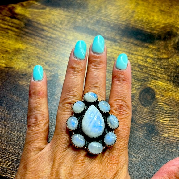 Absolutely gorgeous Sterling Silver Rainbow Moonstone Statement Ring. - Picture 1 of 4